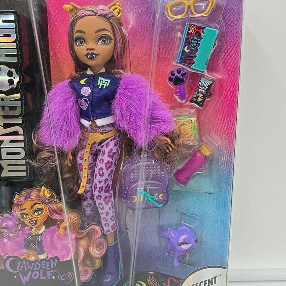 Monster High Clawdeen Wolf Doll with Pet Dog Crescent and Accessories Backpack - Picture 3 of 9